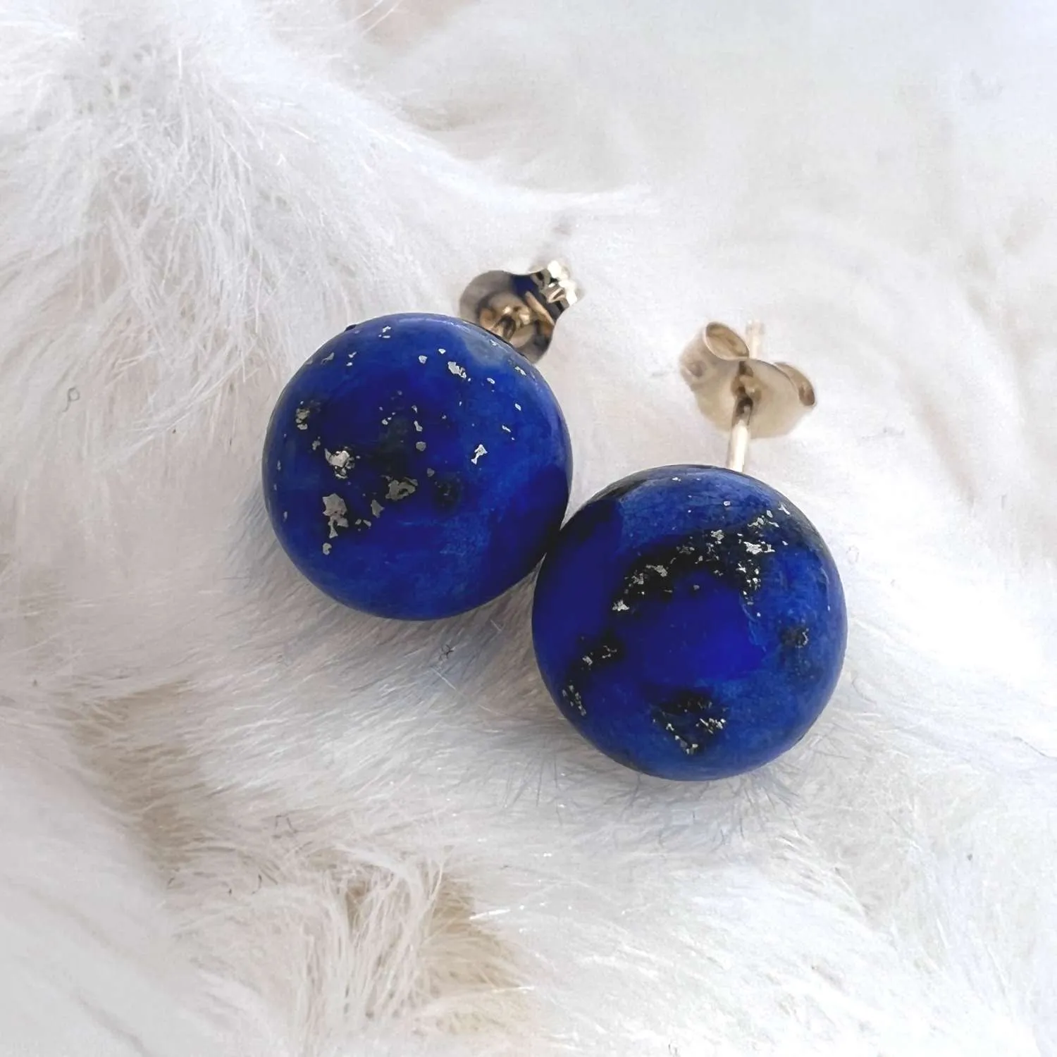 14kt yellow gold Lapis Lazuli bead stud style earring
