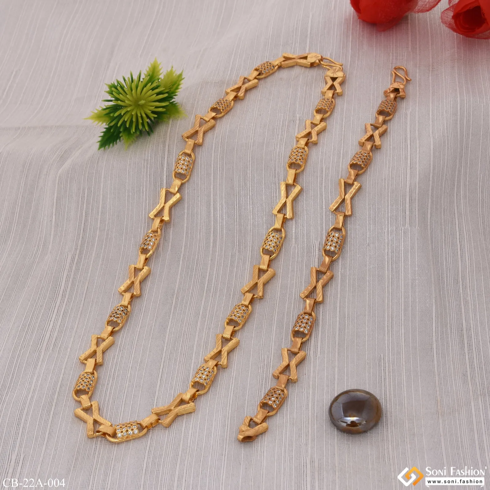 Expensive-looking Design With Diamond Gold Plated Chain Bracelet - Style A004