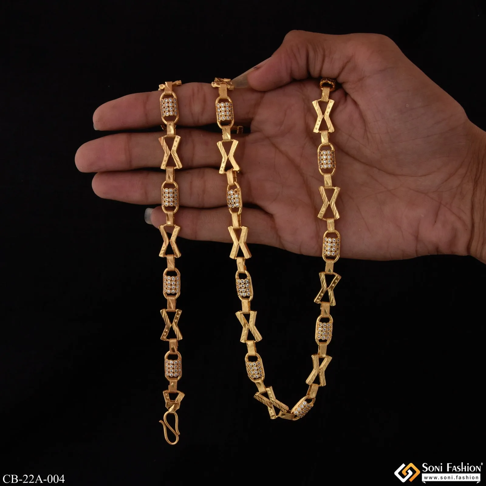 Expensive-looking Design With Diamond Gold Plated Chain Bracelet - Style A004