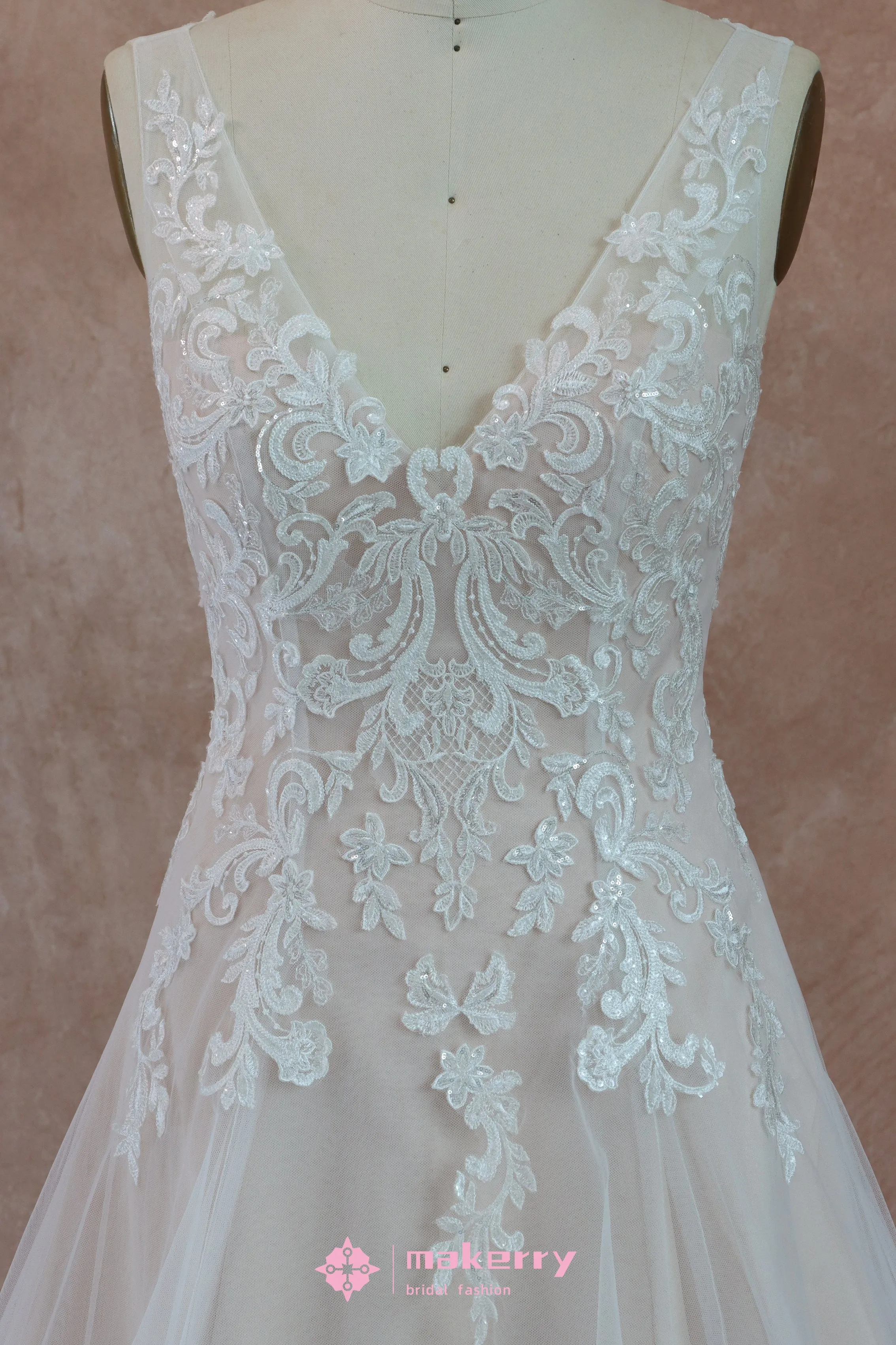 Ultra-romantic V-neck Heart-shape Back Wedding Gown