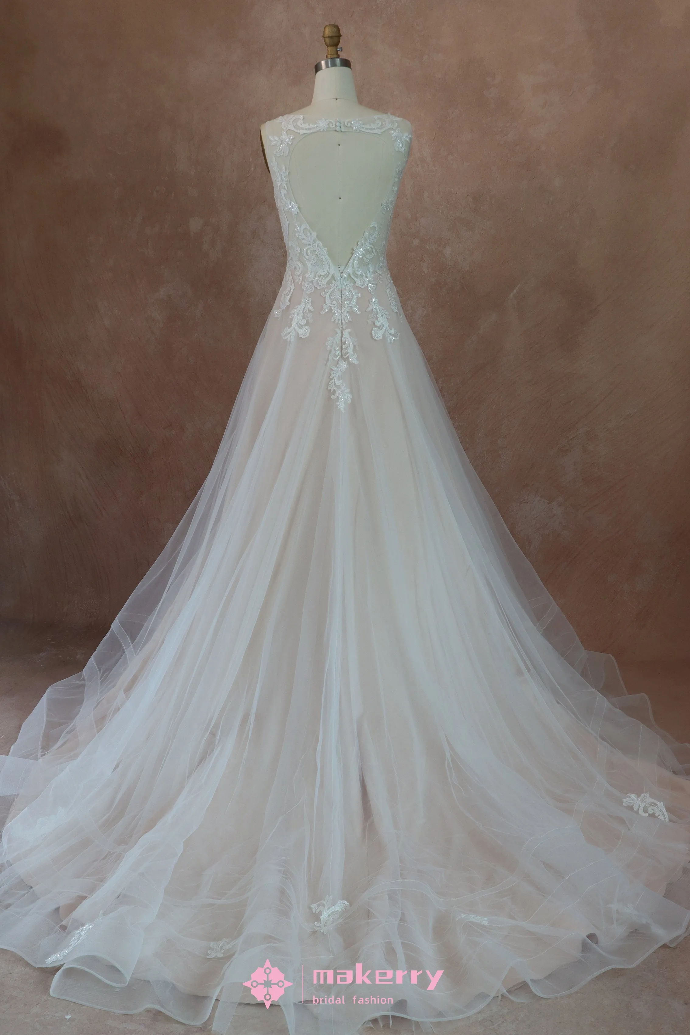 Ultra-romantic V-neck Heart-shape Back Wedding Gown