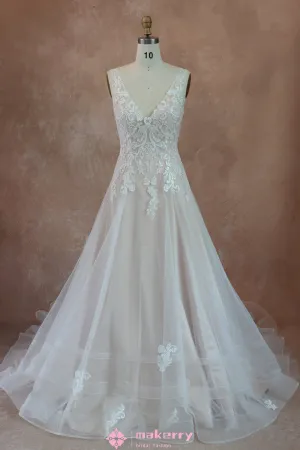 Ultra-romantic V-neck Heart-shape Back Wedding Gown